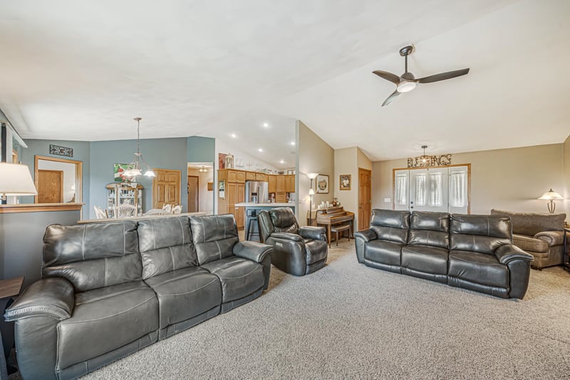 1108 Mistletoe Ln, Winneconne, WI 54986