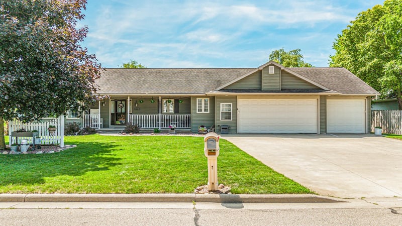 1108 Mistletoe Ln, Winneconne, WI 54986