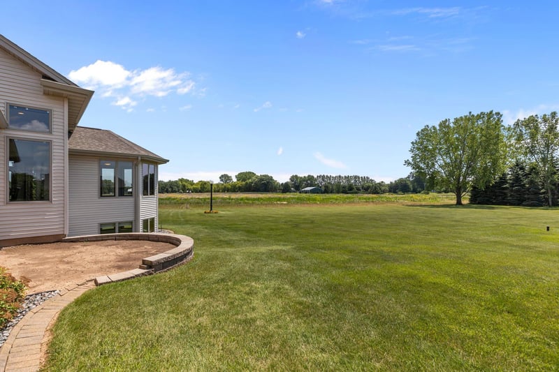 W7415 Ridgetop Dr, Neenah, WI 54956