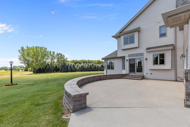 W7415 Ridgetop Dr, Neenah, WI 54956