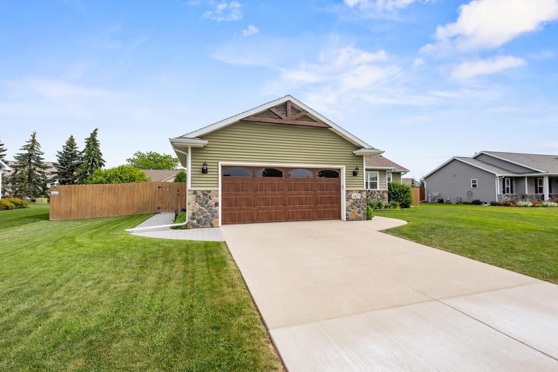 1427 Anthem Dr, Neenah, WI 54956