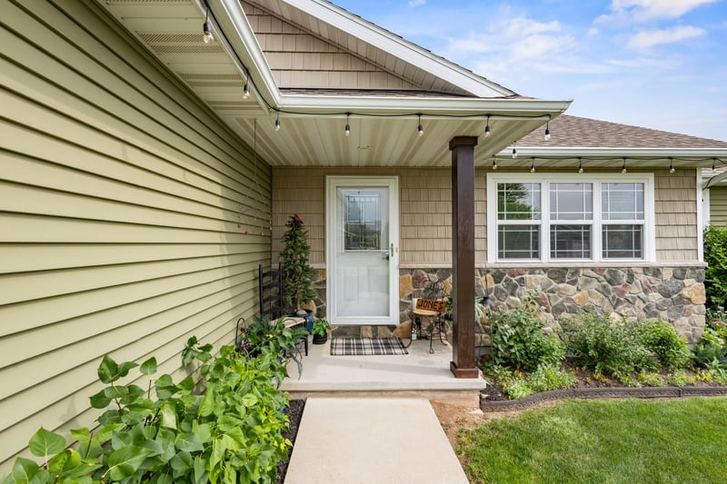 1427 Anthem Dr, Neenah, WI 54956