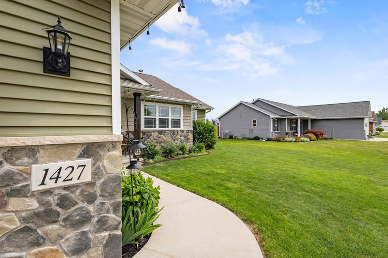 1427 Anthem Dr, Neenah, WI 54956
