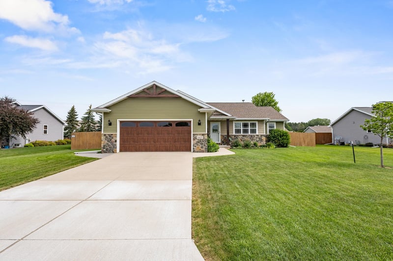 1427 Anthem Dr, Neenah, WI 54956