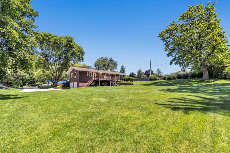 101 Roselawn Blvd, Green Bay, WI 54301-1301