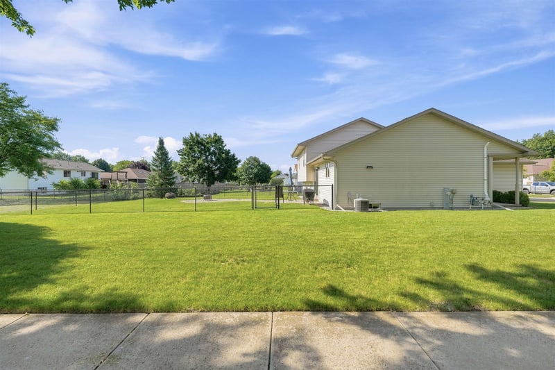 75 Rolling Green Cir, Oshkosh, WI 54904-6555