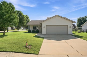 75 Rolling Green Cir, Oshkosh, WI 54904-6555