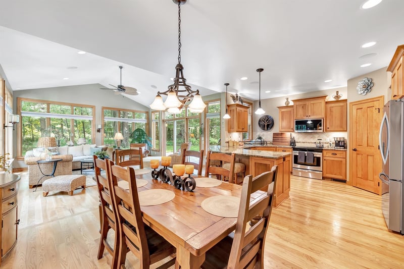 5763 Havenwood Hills Dr, Little Suamico, WI 54141