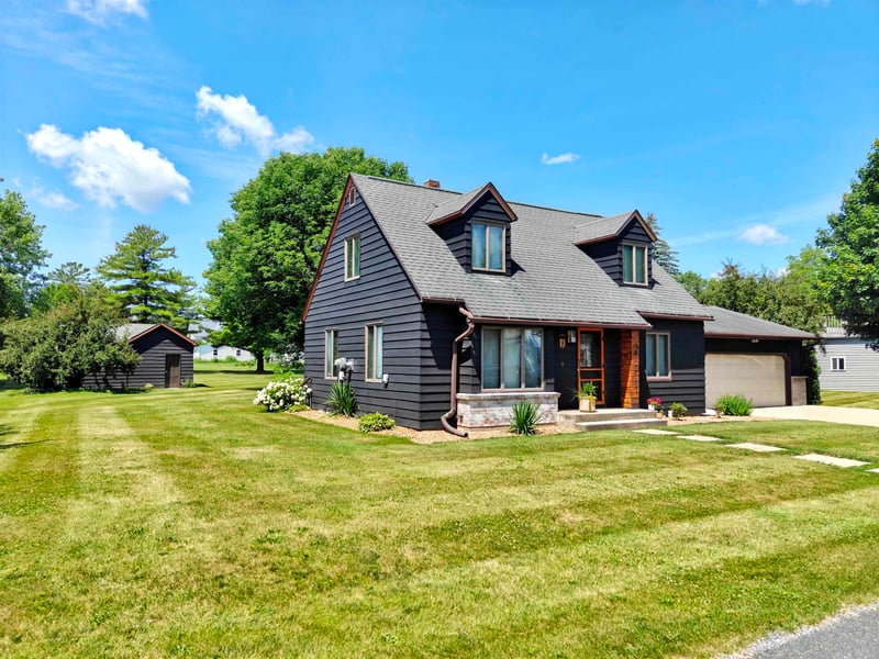 221 Market St, Potter, WI 54160