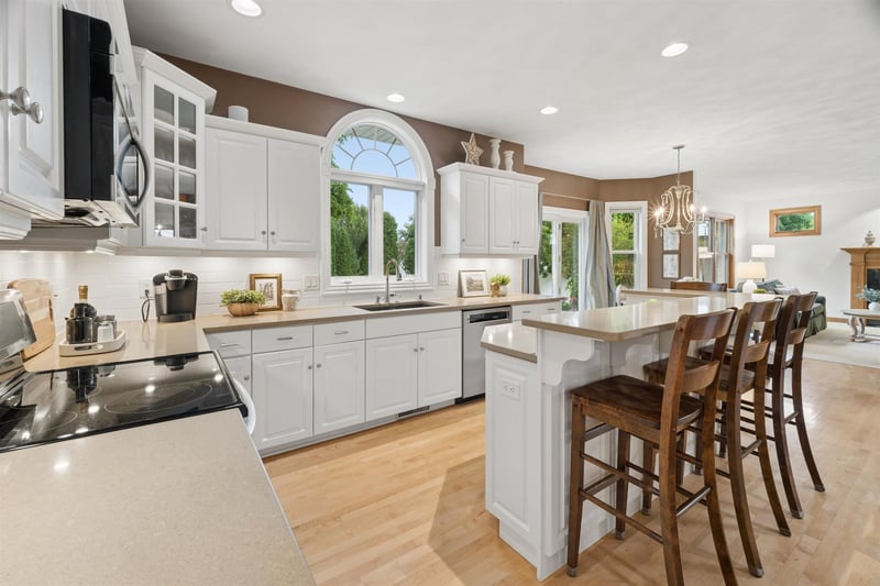 208 Apple Creek Rd, Appleton, WI 54913