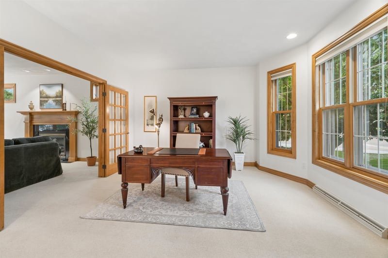 208 Apple Creek Rd, Appleton, WI 54913