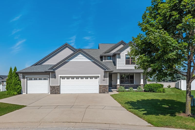 600 Castlestone Ct, Oneida, WI 54155-9384