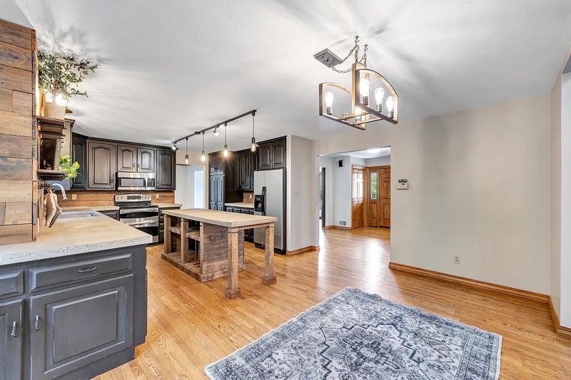 2752 Woodland Hills Ct, Green Bay, WI 54311