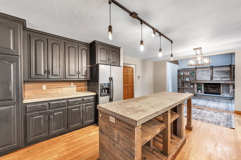 2752 Woodland Hills Ct, Green Bay, WI 54311