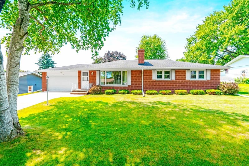 935 Marvelle Ln, Green Bay, WI 54304-4430