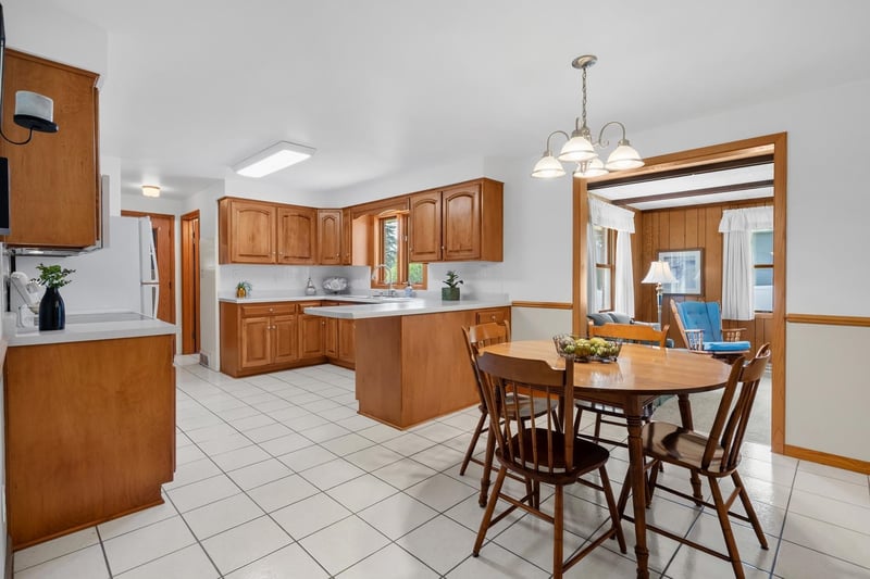 935 Marvelle Ln, Green Bay, WI 54304-4430