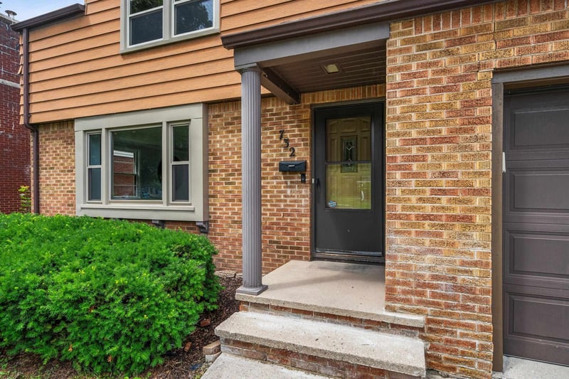 732 Tayco St, Menasha, WI 54952