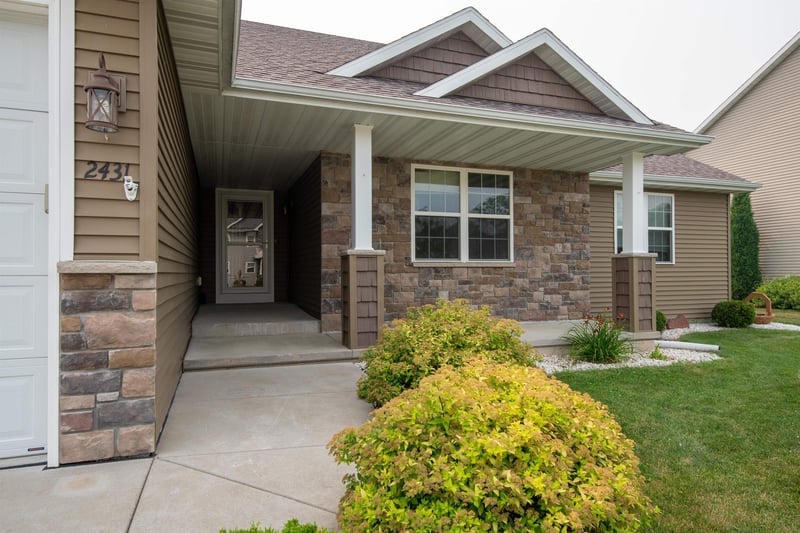 2431 Bruce St, Neenah, WI 54956