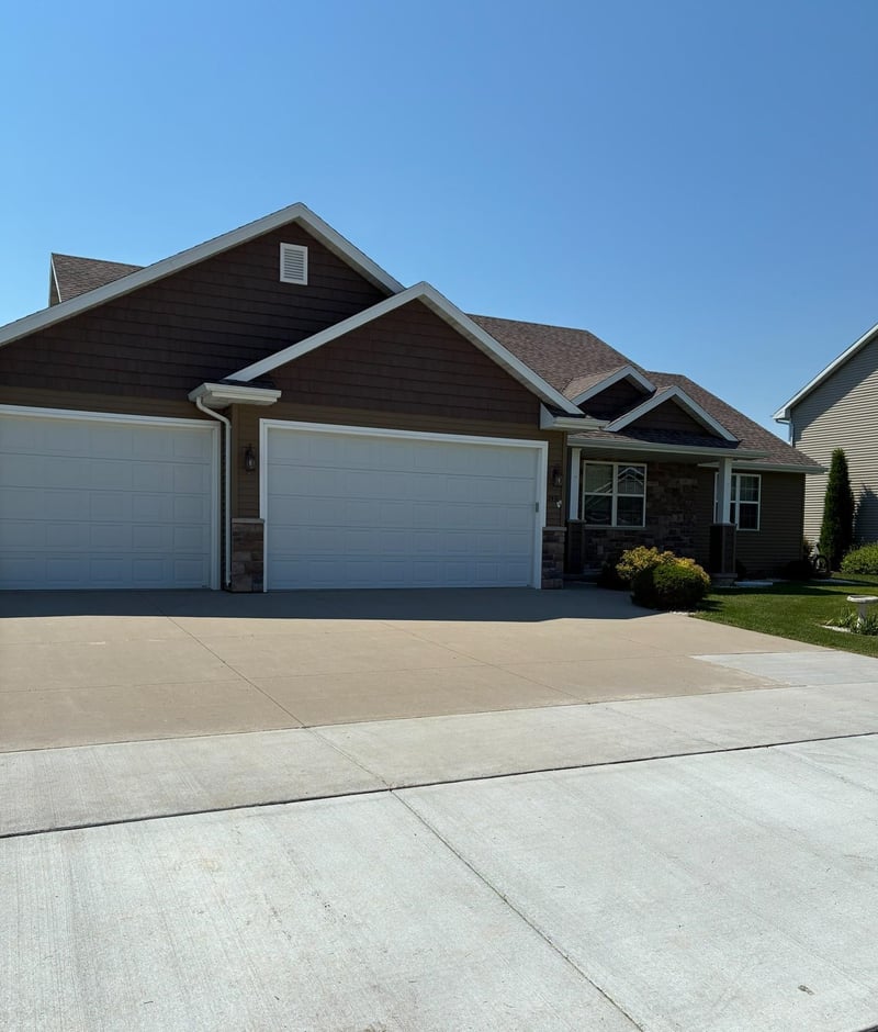 2431 Bruce St, Neenah, WI 54956