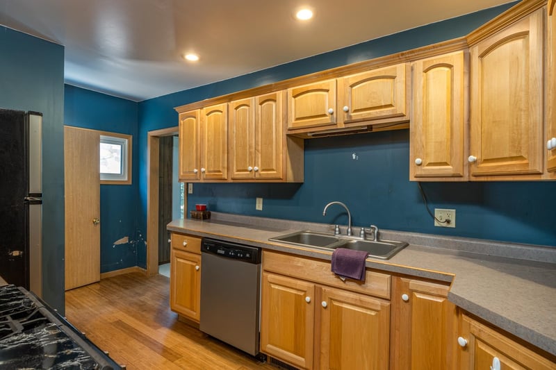 421 9th St, Neenah, WI 54956