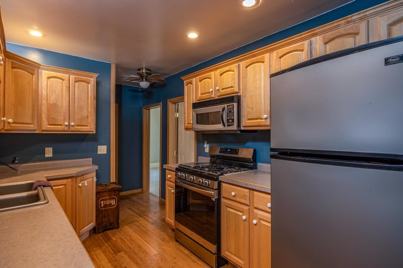421 9th St, Neenah, WI 54956