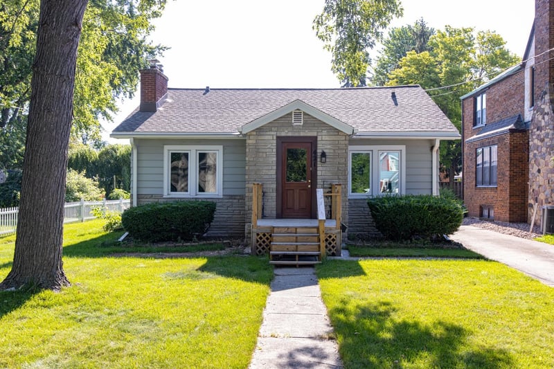 421 9th St, Neenah, WI 54956
