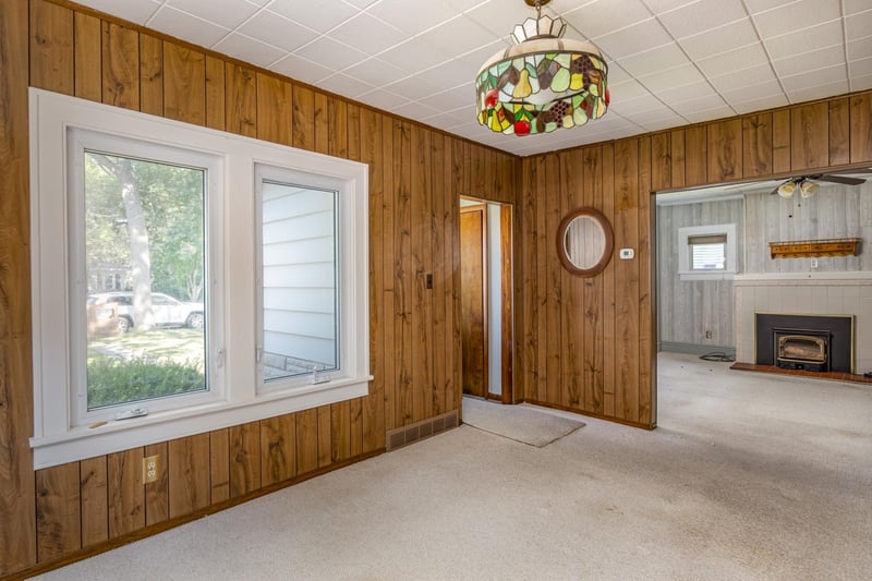 421 9th St, Neenah, WI 54956