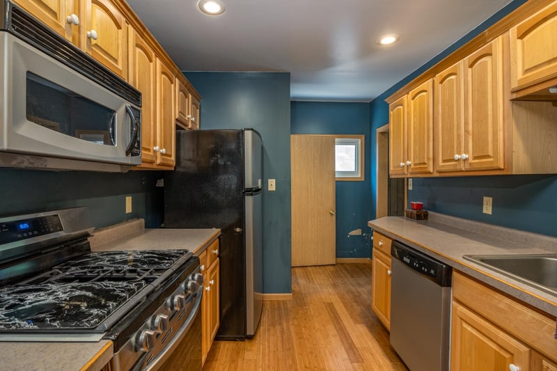 421 9th St, Neenah, WI 54956
