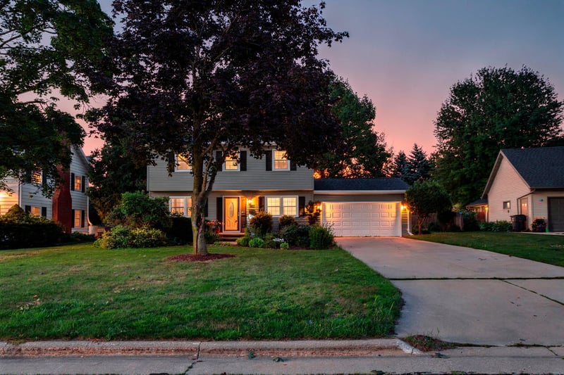 1344 Whittier Dr, Neenah, WI 54956