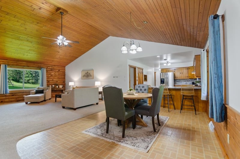 2594 Wood Ln, Suamico, WI 54313-7849