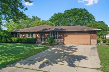 2440 Meadow Park Dr, Green Bay, WI 54311-6746