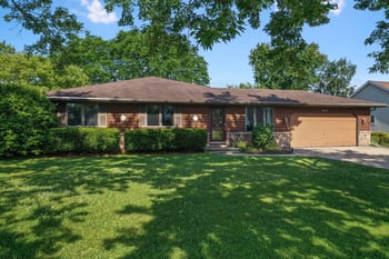 2440 Meadow Park Dr, Green Bay, WI 54311-6746