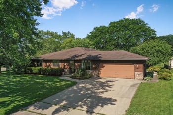 2440 Meadow Park Dr, Green Bay, WI 54311-6746