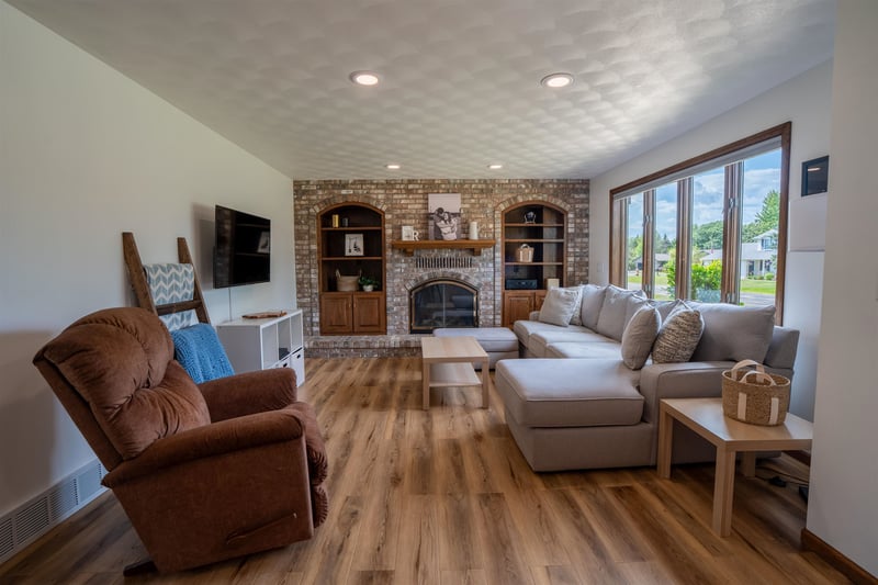 N9626 Darboy Dr, Appleton, WI 54915-9367