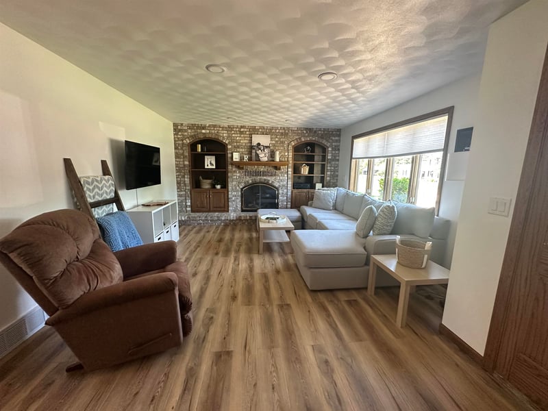 N9626 Darboy Dr, Appleton, WI 54915-9367