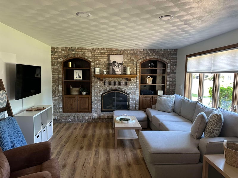 N9626 Darboy Dr, Appleton, WI 54915-9367