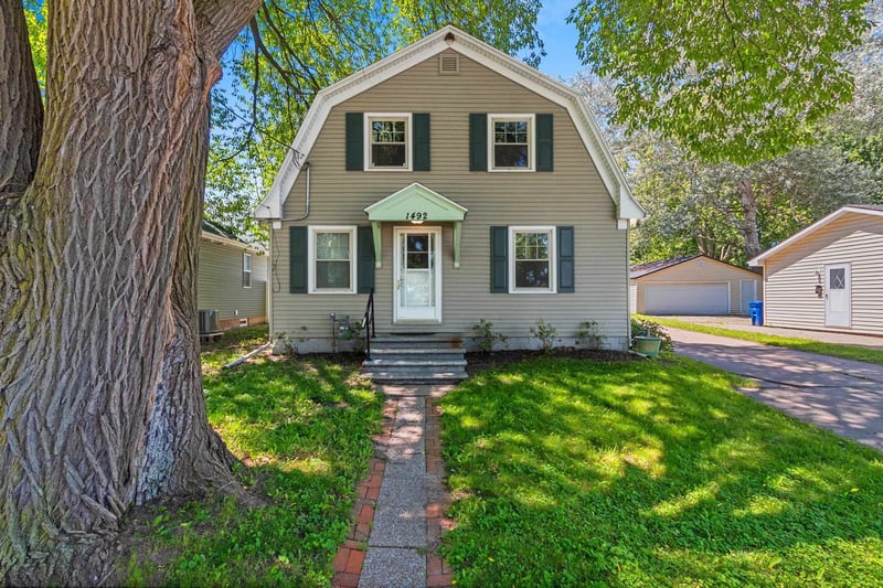 1492 Eliza St, Green Bay, WI 54301-3142