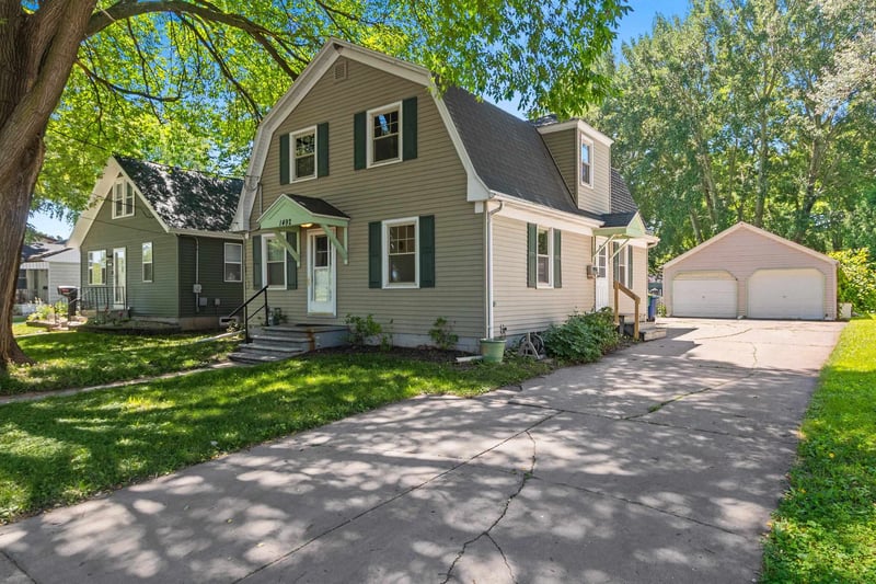 1492 Eliza St, Green Bay, WI 54301-3142
