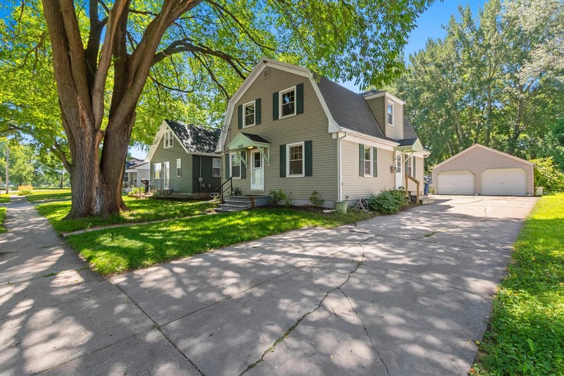 1492 Eliza St, Green Bay, WI 54301-3142
