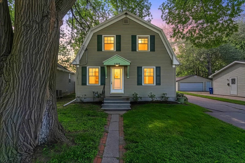 1492 Eliza St, Green Bay, WI 54301-3142