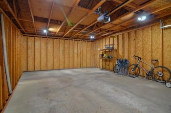 613 Clover Ln, Green Bay, WI 54301