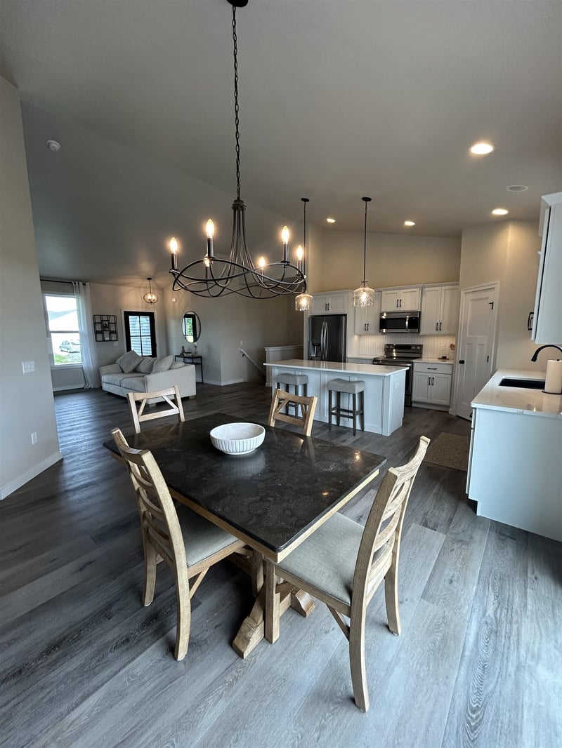 3700 Ridgecrest Ln, Kaukauna, WI 54130