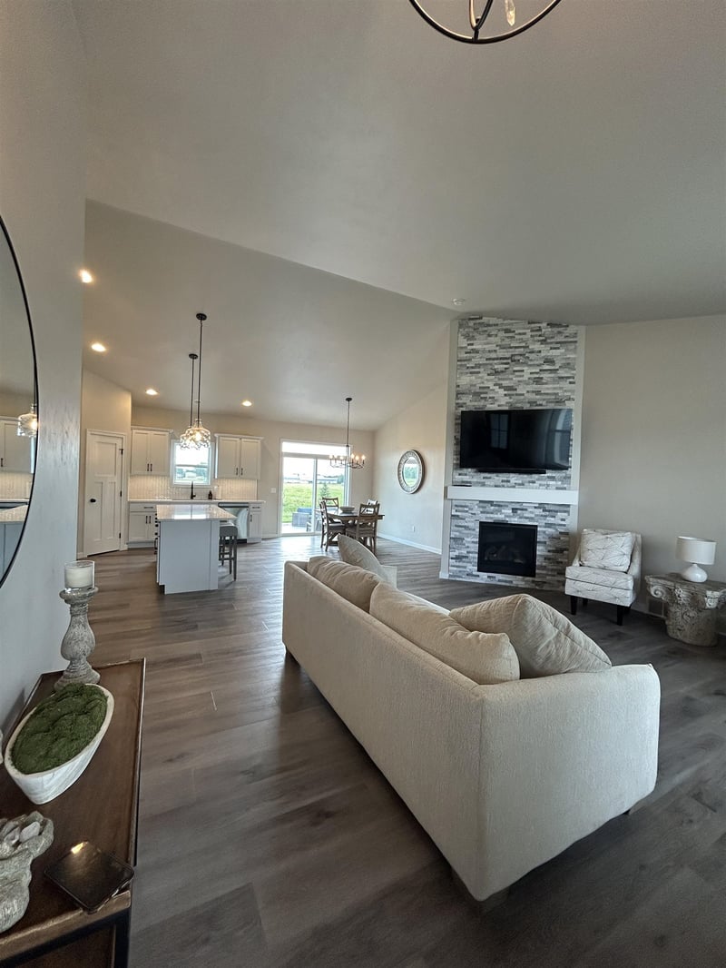 3700 Ridgecrest Ln, Kaukauna, WI 54130