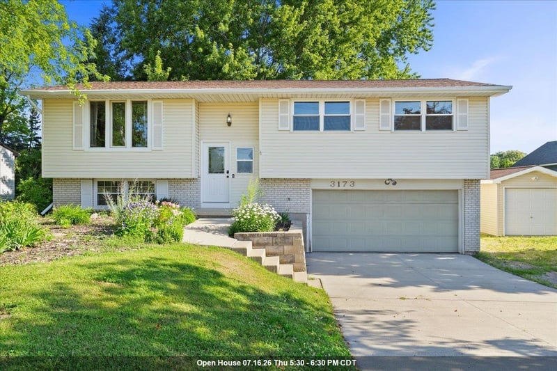 3173 Humboldt Rd, Green Bay, WI 54311