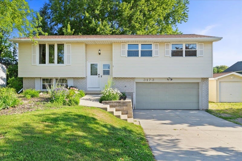3173 Humboldt Rd, Green Bay, WI 54311