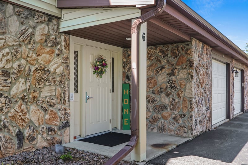 1820 Ridgeway Dr #61A, De Pere, WI 54115