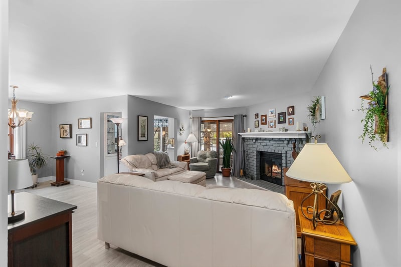 1820 Ridgeway Dr #61A, De Pere, WI 54115