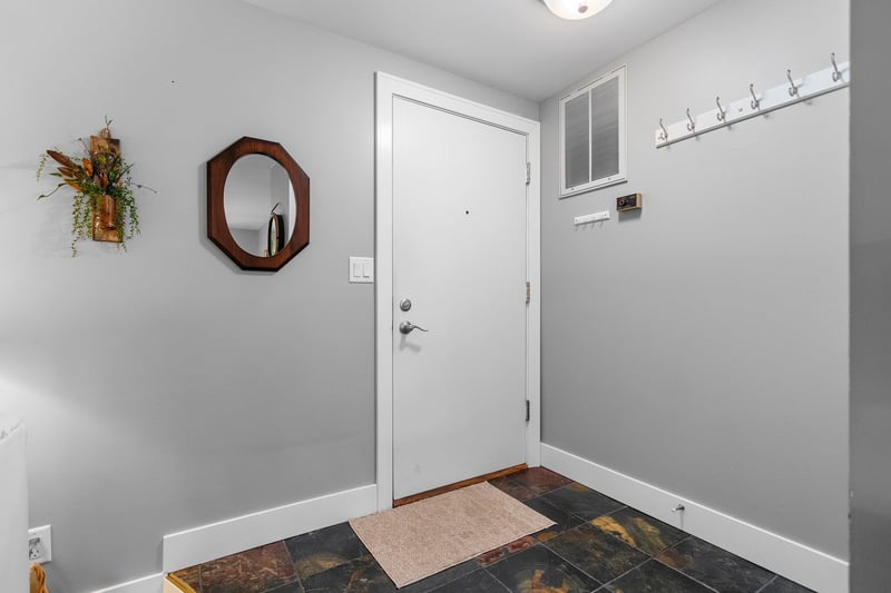 1820 Ridgeway Dr #61A, De Pere, WI 54115