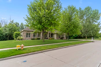1055 Zacher Dr, Oshkosh, WI 54901