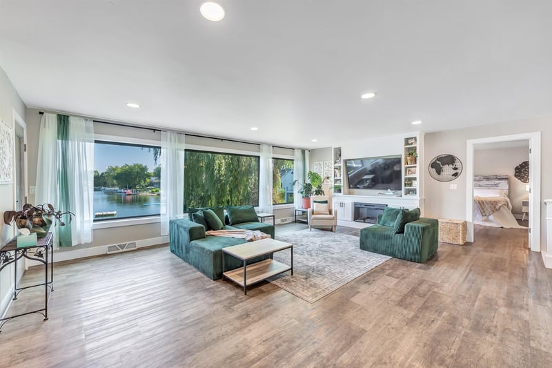 1259 Harbor Lights Rd, Suamico, WI 54173-8010